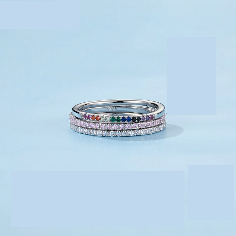 Descubra a elegância do Anel Prata 925 com Zircão. Design minimalista e brilho sem igual. Banhado a Platina, garante durabilidade e resistência. Perfeito para a mulher moderna que busca Joias de Alta Qualidade. O Anel Esterlina é mais que uma joia, é uma afirmação de estilo. Seja a sensação em qualquer evento.