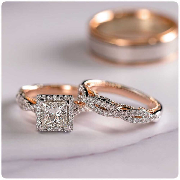 Descubra a elegância com nosso Conjunto de Anéis NuptiaLuxe. Feito com Zircônia Cúbica de alta qualidade, este conjunto eleva a Joalheria Fina. Elegância, brilho e tendência em Joias esperam por você. Garanta um look sofisticado com Anéis de Moda. Ideal para momentos especiais ou para adicionar brilho ao dia a dia. 