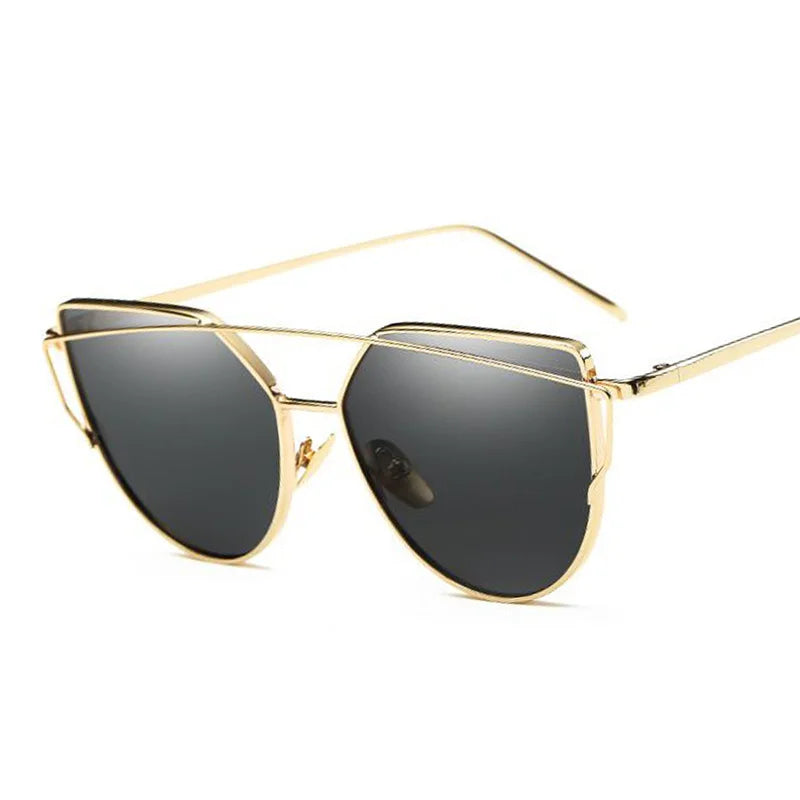 Descubra a elegância dos Óculos de Sol Feminino, um acessório de luxo em metal preto, inspirado no estilo vintage. Com proteção UV400 e design de marca, esses óculos de sol são ideais para quem busca sofisticação e glamour em cada detalhe. Aproveite com Frete Grátis.