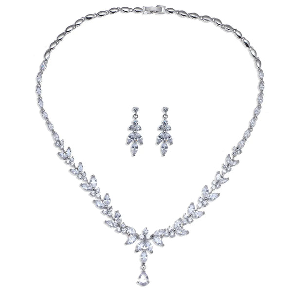 Descubra o Conjunto Zircônia, um marco de elegância e sofisticação. Desenhado para mulheres modernas, este conjunto combina perfeitamente com ocasiões especiais. Seja uma festa, aniversário ou casamento, o brilho eterno da Zircônia realça sua beleza. Feito com cobre de alta qualidade e design geométrico exclusivo.