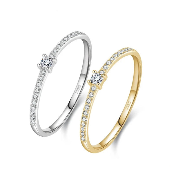Descubra o Anel Prata 925 Cravejado de Brilhantes, um Anel de Luxo com design Clássico e Sofisticado. Este Anel Feminino é ideal para casamentos e festas, trazendo o brilho dos melhores Anéis de Zircônia. Elegância e estilo em um Anel de Prata Feminina. Disponível em vários tamanhos. Hoje com frete grátis!