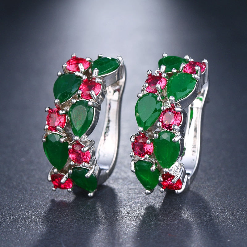 Descubra o Brinco Feminino em Ouro Rosé, uma Joia Contemporânea com Pedras Coloridas de Zircônia Cúbica. Design Autêntico, Brilho Único, e Durabilidade Garantida. O Acessório Feminino que une Elegância e Tendência em um Brinco Geométrico Moderno. Ideal para quem busca se destacar com Estilo e Glamour. Aproveite!