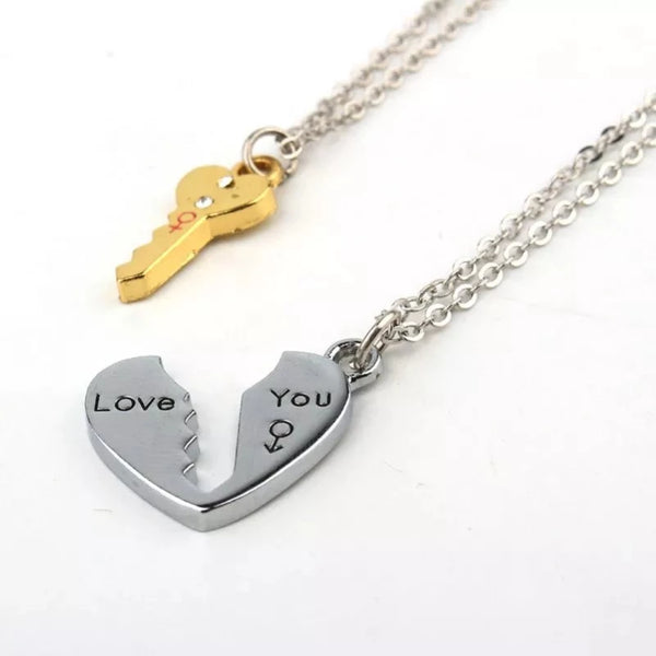 Descubra a elegância do Colar Chave do Amor em Prata 925, um conjunto romântico que une durabilidade e estilo exclusivo. Presenteie com esse Colar Exclusivo e celebre a União Duradoura em cada detalhe. Ideal para casais, este Colar Conjunto Chave Coração é mais do que uma Jóia Casal, é uma expressão de Amor Eterno. 