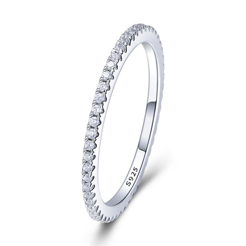 Descubra a elegância do Anel Prata 925 com Zircão. Design minimalista e brilho sem igual. Banhado a Platina, garante durabilidade e resistência. Perfeito para a mulher moderna que busca Joias de Alta Qualidade. O Anel Esterlina é mais que uma joia, é uma afirmação de estilo. Seja a sensação em qualquer evento.