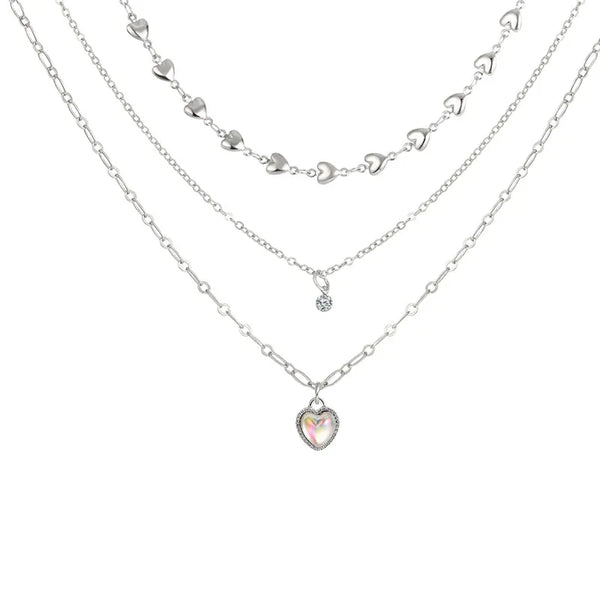 Descubra a elegância com o Colar de Coração em Opala. Com design Multi-Camadas e acabamento Prateado, é o complemento perfeito para qualquer look. Feito com Liga de Zinco de qualidade, promete durabilidade e brilho contínuo. O presente perfeito para mulheres modernas. Escolha o melhor, escolha elegância e sofisticação.