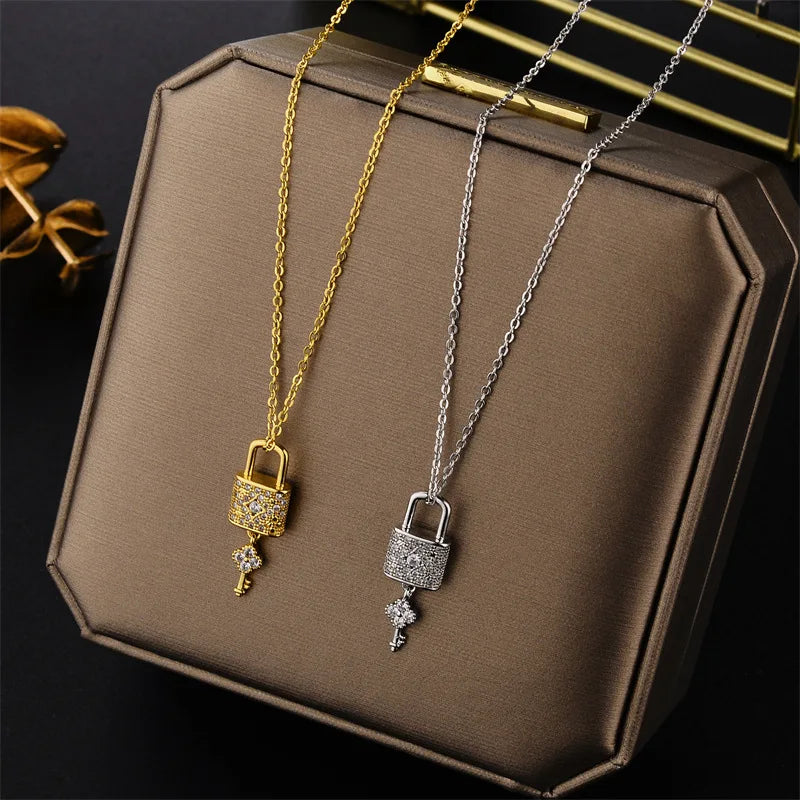 Colar com Pingente de Chave e Cadeado com Zircônia Chave do Desejo