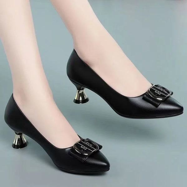 Scarpin Glamure Clássico com Salto Quadrado Baixo