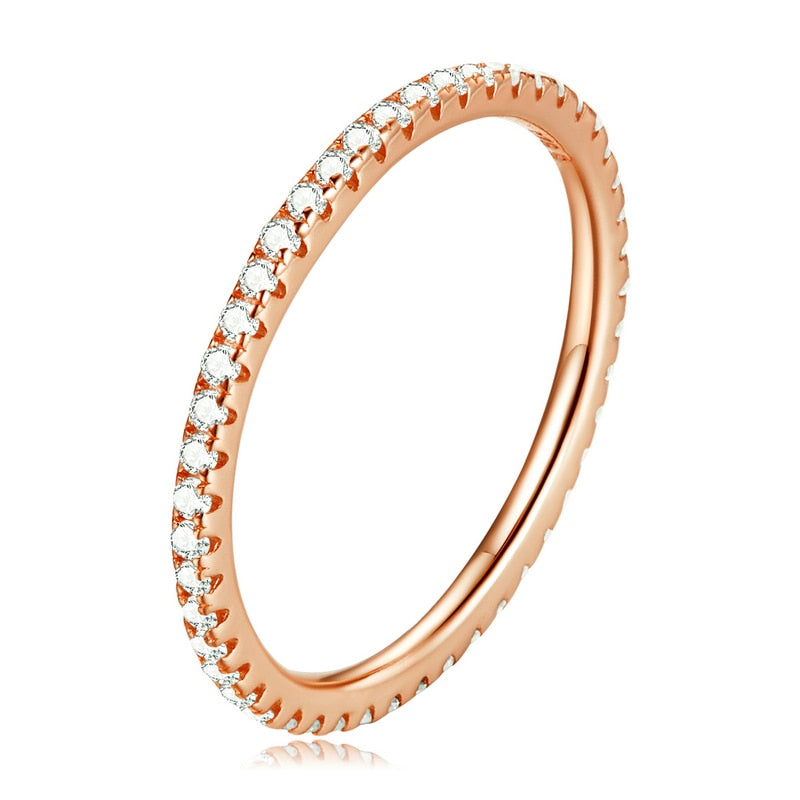 Descubra a elegância do Anel Prata 925 com Zircão. Design minimalista e brilho sem igual. Banhado a Platina, garante durabilidade e resistência. Perfeito para a mulher moderna que busca Joias de Alta Qualidade. O Anel Esterlina é mais que uma joia, é uma afirmação de estilo. Seja a sensação em qualquer evento.