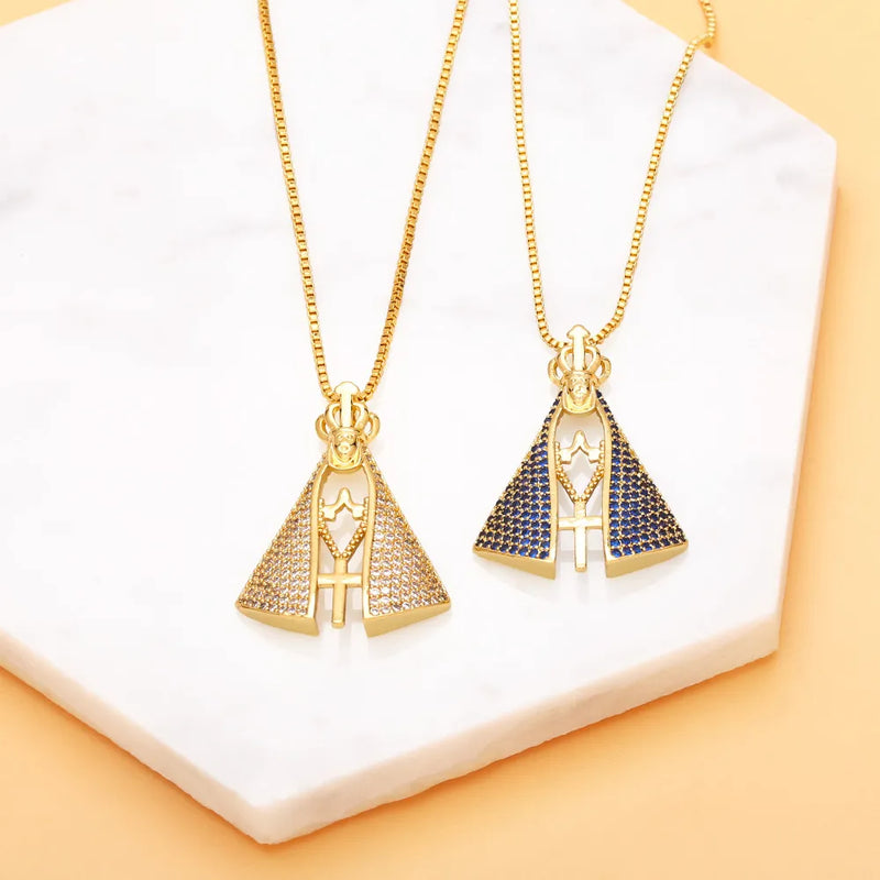 Descubra a elegância do Colar, uma joia feminina em ouro 18k. Com design exclusivo e versatilidade para diversas ocasiões, essa peça é a expressão da delicadeza com sofisticação. Deixe sua singularidade brilhar com este Colar que transcende a moda.