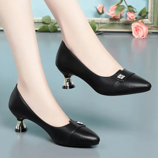 Scarpin Estilo Serena Glamure com Acabamento Refinado