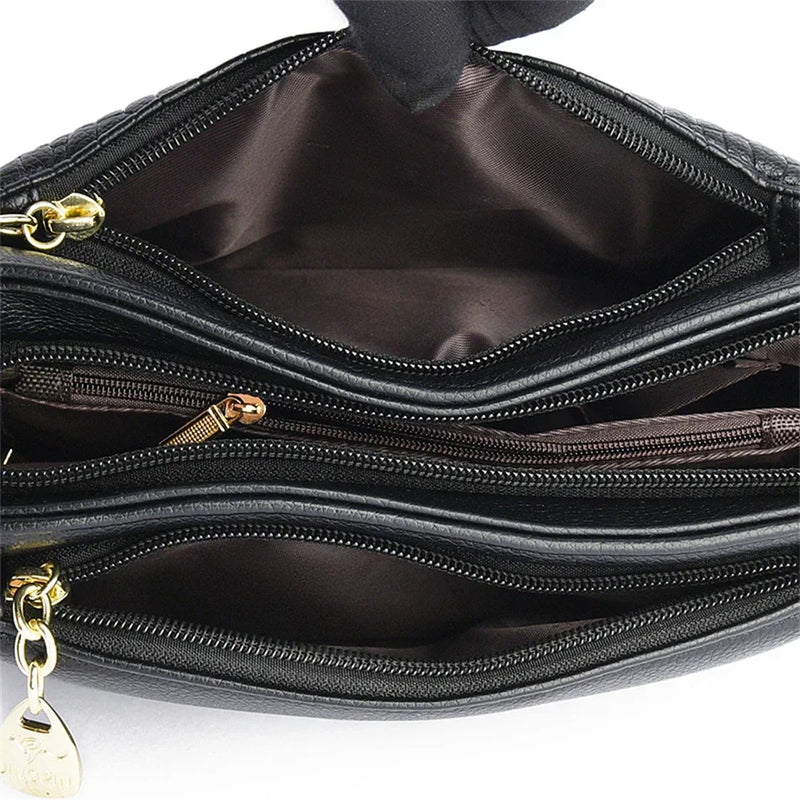 Descubra a sofisticação da Bolsa Luxo Ônix, uma expressão única de Elegância e Versatilidade. Confeccionada em Microfiber de Alta Qualidade, esta bolsa Designer combina o Casual com a Durabilidade. Seja única com a Bolsa Crossbody Ônix da Glamure, uma escolha de Estilo e Alta Qualidade para a mulher moderna.