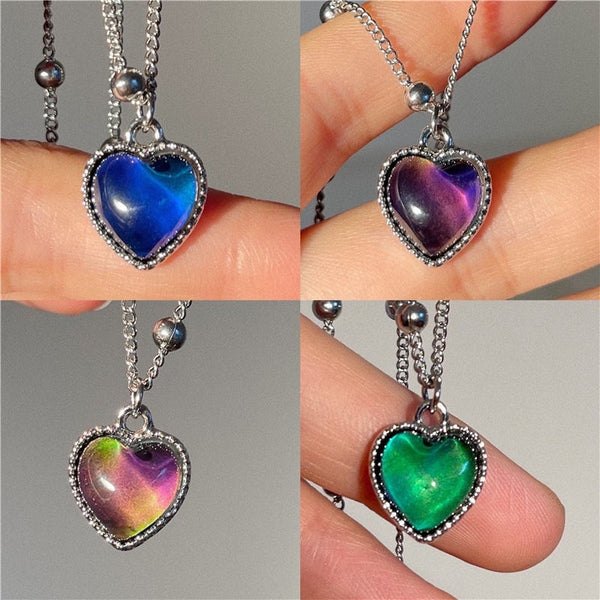 Descubra o Colar Coração Sensitivo que Muda com Seu Humor. Design Trendy e único, Pedra Sensível à Temperatura reflete suas emoções. Ideal para Festas, este Colar Fashion é o complemento perfeito. Confeccionado em Liga de Zinco, durabilidade garantida. Adicione estilo com este Pingente de Coração.