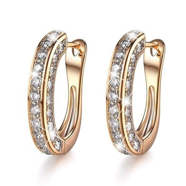 Descubra o EarCuff Brilho Real: a perfeição em Brinco Sem Furo. Um toque Clássico e Elegante para qualquer ocasião. Feito para mulheres modernas, este Brinco Elegante é um Clipe de Orelha que se destaca em qualquer evento. Seja o centro das atenções com sua Joia Brilhante. Ideal para Casamentos e eventos especiais.