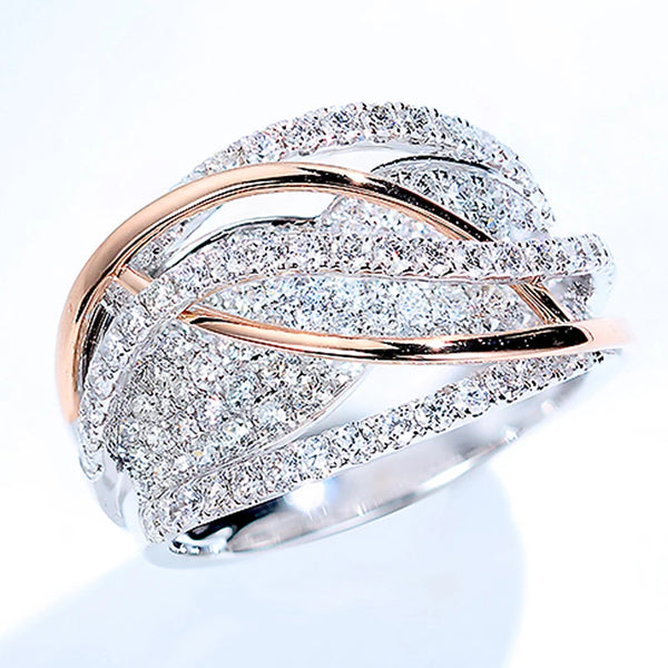 Descubra o ANEL Elegance Zircônia, uma joia feminina que une Luxo e Sofisticação. Com Design Vazado e Brilho Único, este ANEL Glamure é perfeito para expressar sua Elegância Moderna. Feito em Latão Premium com Zircônia Cúbica, é uma escolha versátil para qualquer ocasião.