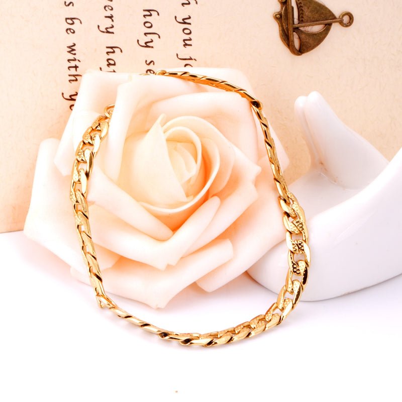 Descubra a Pulseira Masculina em Aço Inoxidável com Mix de Ouro e Prata. Estilo Punk e Hiphop para os amantes da moda. Com Fecho LOBSTER e Design Avançado, essa Pulseira de 22cm se destaca no mundo dos acessórios. Elegância e Durabilidade em um só produto. Ideal para quem busca versatilidade e luxo.