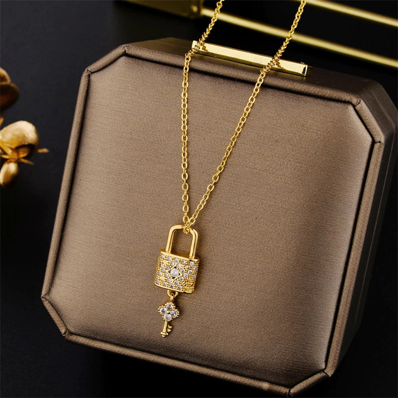Colar com Pingente de Chave e Cadeado com Zircônia Chave do Desejo