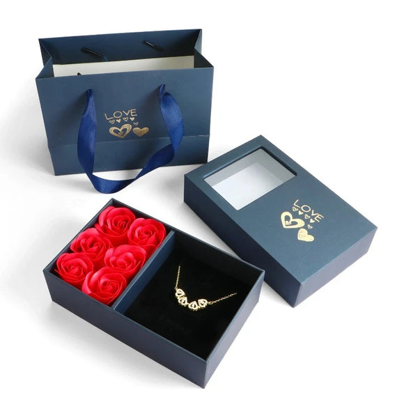 Descubra o encanto do Colar Magnético Trevo Coração, o presente perfeito. Feito com materiais de alta qualidade, este colar combina o charme do trevo com o amor do coração, simbolizando sorte e amor duradouro. Surpreenda com um presente único e romântico, expressando seu carinho de forma especial.