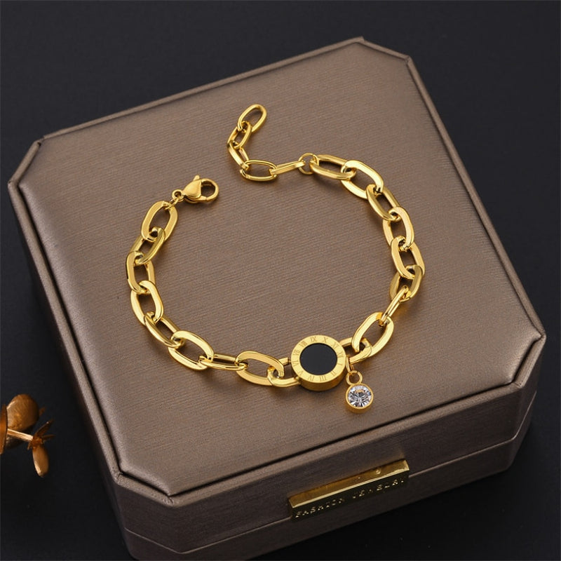 Descubra a verdadeira essência da sofisticação com esta Pulseira Geométrica. Feita de Aço Inoxidável 316L durável, este acessório não é apenas sobre beleza, mas também resistência. Com Estilo Trendy e Design Geométrico, é a escolha perfeita para momentos especiais. Garanta o seu!