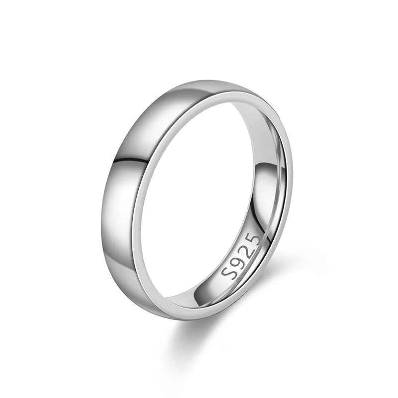 Anel banhado em Ouro 18k e aço inoxidável traz requinte singular para celebrar seu Casamento e compromisso eterno com muito estilo. Aliança impecável combina Elegante design exclusivo com impressionante Durabilidade para acompanhá-la por toda vida.