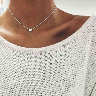 Descubra o Colar Coração Sensitivo que Muda com Seu Humor. Design Trendy e único, Pedra Sensível à Temperatura reflete suas emoções. Ideal para Festas, este Colar Fashion é o complemento perfeito. Confeccionado em Liga de Zinco, durabilidade garantida. Adicione estilo com este Pingente de Coração.