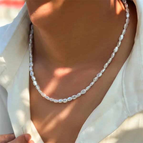 Colar Choker com Pérolas Imitadas em Estilo Vintage Elegante