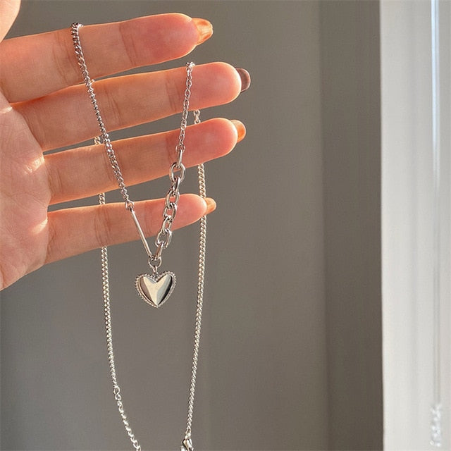 Descubra o Colar Coração Sensitivo que Muda com Seu Humor. Design Trendy e único, Pedra Sensível à Temperatura reflete suas emoções. Ideal para Festas, este Colar Fashion é o complemento perfeito. Confeccionado em Liga de Zinco, durabilidade garantida. Adicione estilo com este Pingente de Coração.