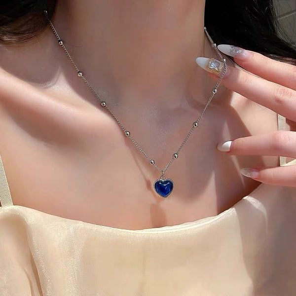 Descubra o Colar Coração Sensitivo que Muda com Seu Humor. Design Trendy e único, Pedra Sensível à Temperatura reflete suas emoções. Ideal para Festas, este Colar Fashion é o complemento perfeito. Confeccionado em Liga de Zinco, durabilidade garantida. Adicione estilo com este Pingente de Coração.