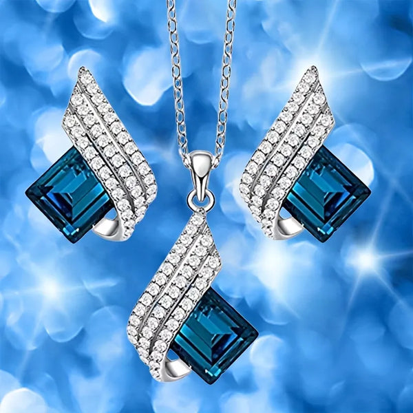 Descubra o Conjunto Céu Estrelado, a união perfeita de Colar e Brincos em Zircônia Cúbica. Ideal para Casamentos e ocasiões especiais, promete um toque de Elegância e Luxo ao seu visual. Design exclusivo de Asa de Anjo para um estilo inesquecível e moderno