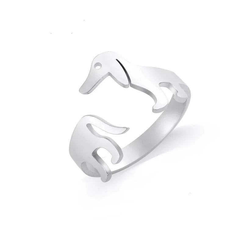 Descubra o encanto do Anel Basset Dog Charmoso, perfeito para quem ama cachorros. Feito de aço inoxidável hipoalergênico, este anel ajustável é uma escolha elegante e durável. Celebre seu amor pelos animais com estilo! Compre hoje com frete grátis e desconto pagando no PIX!