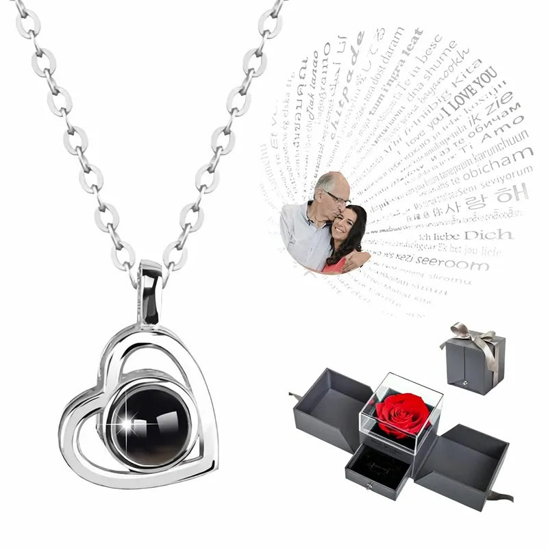 Descubra o encanto do Colar Personalizado com Pingente em Forma de Coração. Uma Joia Exclusiva, feita em Aço Inoxidável Durável, que eterniza memórias especiais. Personalize com sua Foto Amada, tornando-o um Presente Romântico e inesquecível. Ideal para expressar seu Estilo, este Colar adapta-se a diversas ocasiões