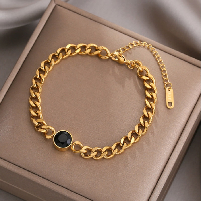 Descubra a verdadeira essência da sofisticação com esta Pulseira Geométrica. Feita de Aço Inoxidável 316L durável, este acessório não é apenas sobre beleza, mas também resistência. Com Estilo Trendy e Design Geométrico, é a escolha perfeita para momentos especiais. Garanta o seu!