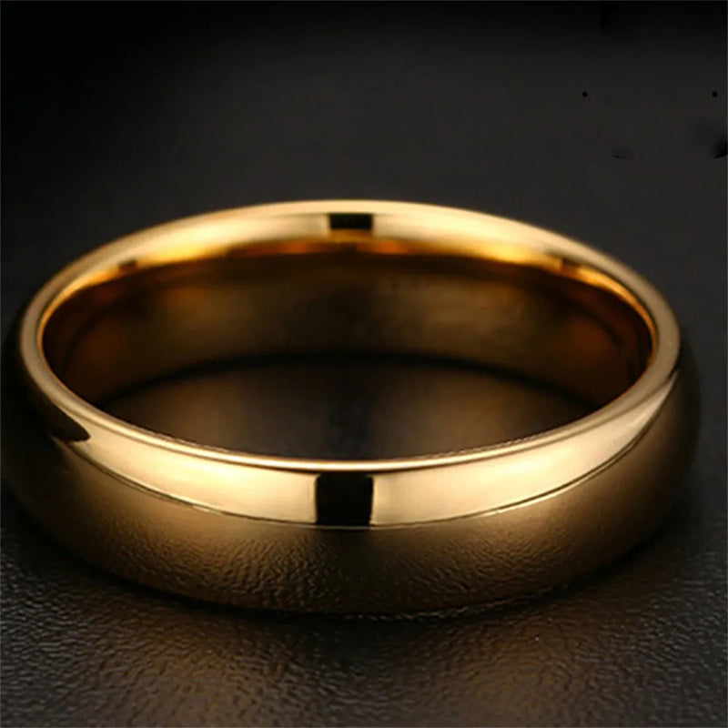 Anel banhado em Ouro 18k e aço inoxidável traz requinte singular para celebrar seu Casamento e compromisso eterno com muito estilo. Aliança impecável combina Elegante design exclusivo com impressionante Durabilidade para acompanhá-la por toda vida.