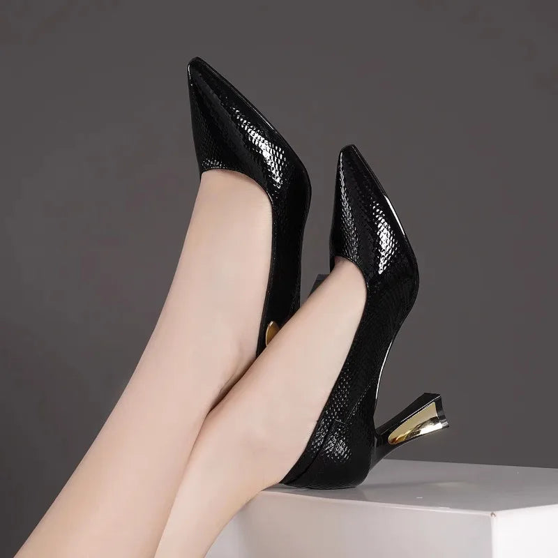 Scarpin Couro Snake Elegante