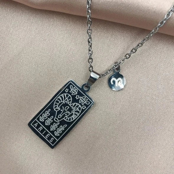 Descubra a elegância celestial com nosso Colar Zodíaco Dourado. Feito de aço inoxidável de alta qualidade, esse colar vintage combina moda e astrologia, perfeito para presentear e expressar seu estilo único. Adorne-se com glamour cósmico, incorporando a tendência da moda astrologia em seu visual diário.