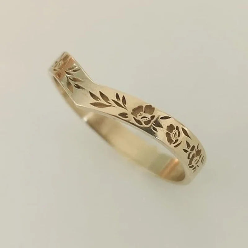 Anel Vintage Ouro com Flores Entalhadas à Mão
