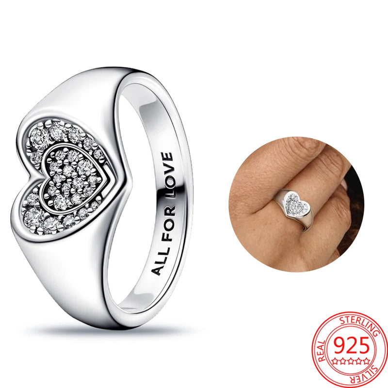 Descubra o encanto do Anel Coração Infinito em Prata 925. Com design clássico e pedra de Cristal, este Anel é perfeito para mulheres que buscam Elegância e Estilo em cada detalhe. Feito para complementar qualquer ocasião, do dia a dia a festas especiais, este Anel é uma expressão de Amor e Confiança.