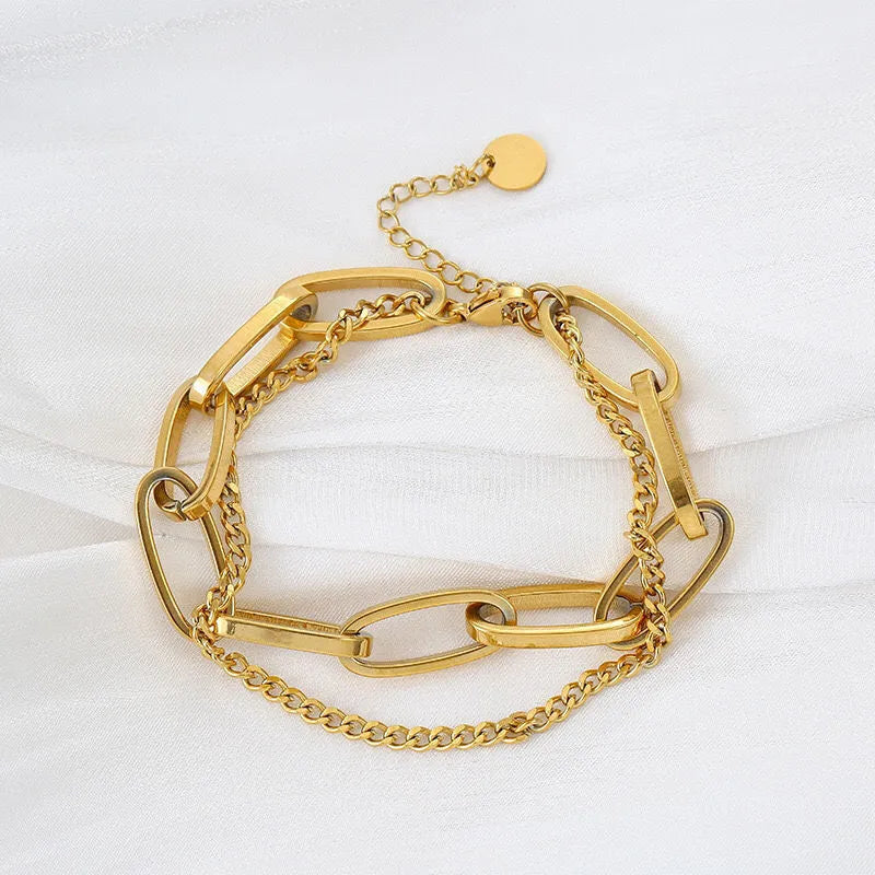 Descubra a pulseira dourada que une o estilo Hiphop e Rock. Feita em liga de zinco com corrente de aço inoxidável, oferece durabilidade sem igual. Seu design moderno e elegante é ideal para qualquer ocasião. Com fecho seguro e tamanho perfeito de 17+5cm, é a escolha certa para quem busca qualidade e estilo.
