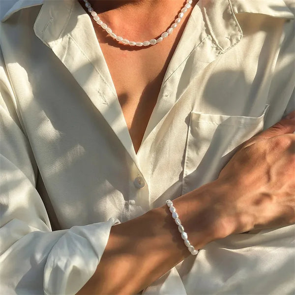 Colar Choker com Pérolas Imitadas em Estilo Vintage Elegante