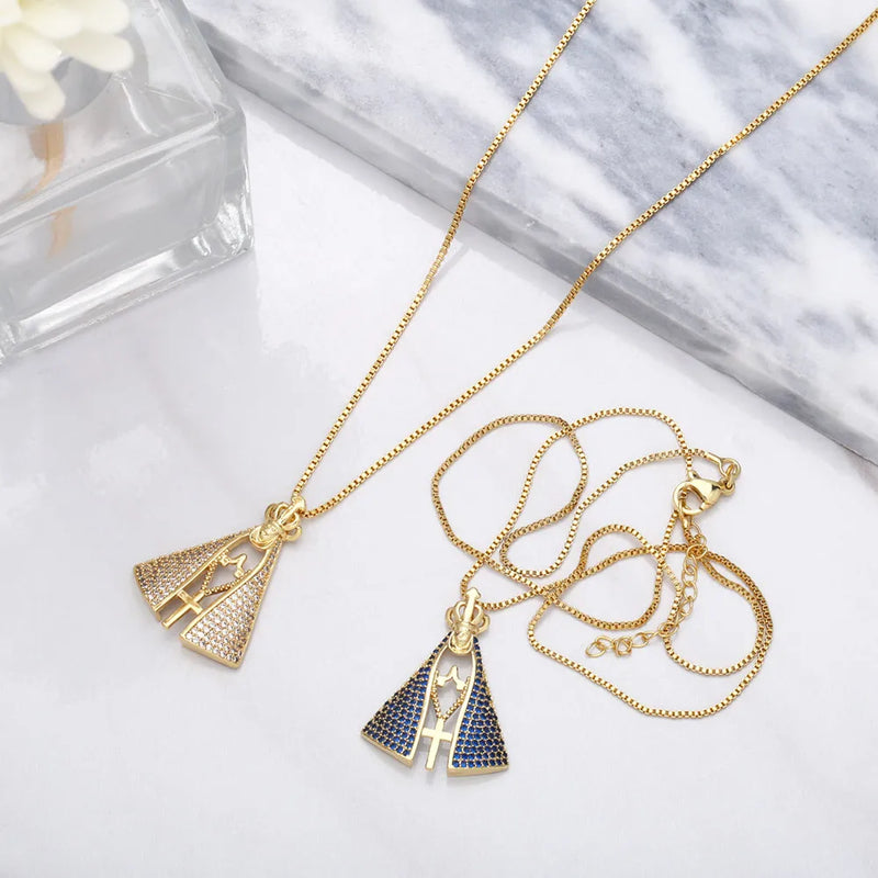 Descubra a elegância do Colar, uma joia feminina em ouro 18k. Com design exclusivo e versatilidade para diversas ocasiões, essa peça é a expressão da delicadeza com sofisticação. Deixe sua singularidade brilhar com este Colar que transcende a moda.