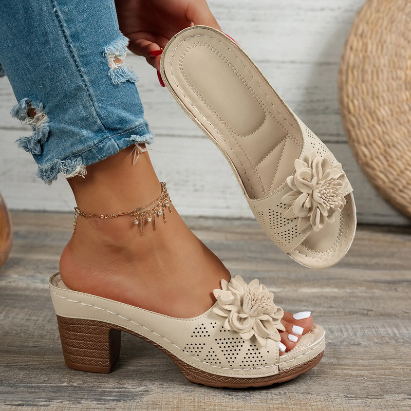 Sandália Feminina com Salto Conforto Flor Glamure Charm