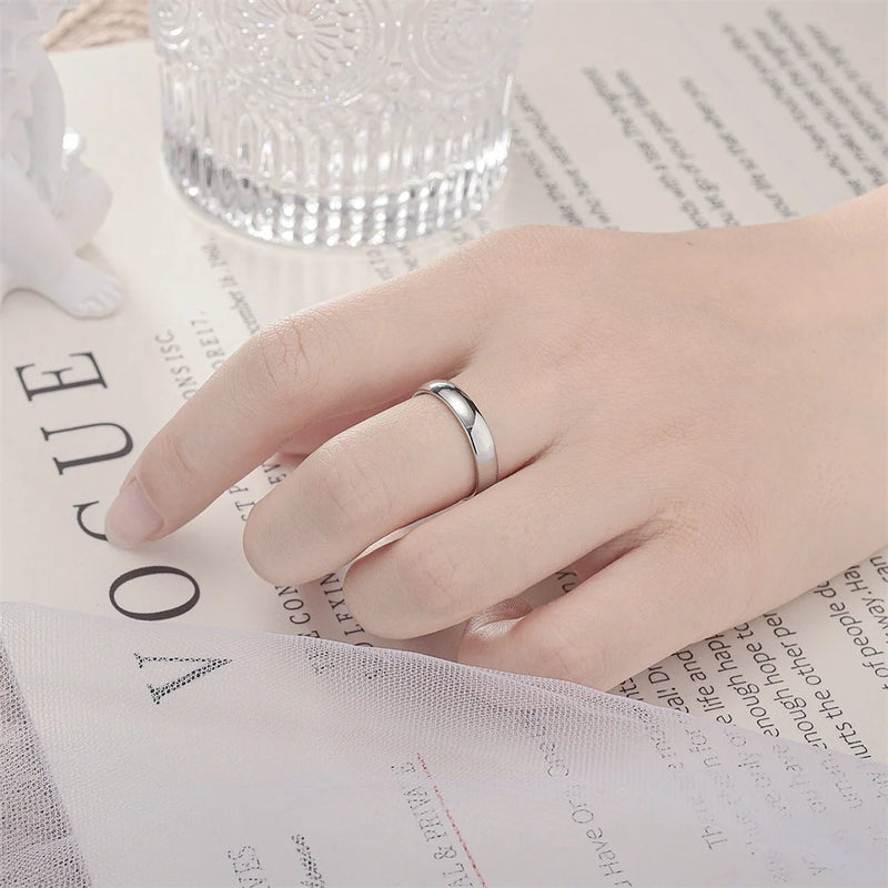 Anel banhado em Ouro 18k e aço inoxidável traz requinte singular para celebrar seu Casamento e compromisso eterno com muito estilo. Aliança impecável combina Elegante design exclusivo com impressionante Durabilidade para acompanhá-la por toda vida.