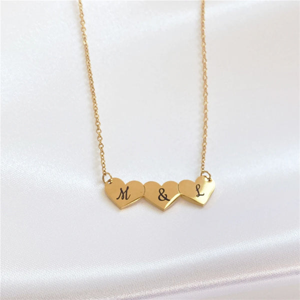 Descubra o encanto do Colar Personalizado Coração Gravado. Feito em Aço Inoxidável, este Colar Feminino é uma Joia única, perfeito para presentear. Adapte-se a todas as ocasiões com este Colar Elegante e Sofisticado, um toque especial para seu estilo. Aprovete a promoção e compre hoje mesmo para você ou para presentear