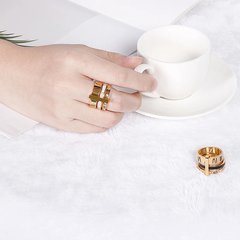 Descubra o ANEL TRÊS CAMADAS Zircônia Romana, uma expressão de ELEGÂNCIA e sofisticação. Feito com aço inoxidável de ALTA QUALIDADE e detalhes em Zircônia, este anel é perfeito para qualquer ocasião. Disponível em cores como Ouro, Prata e Rosé, é a escolha ideal para quem busca um ANEL VERSÁTIL e durável.