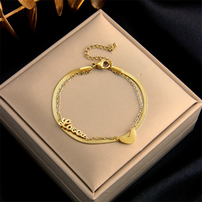 Descubra a verdadeira essência da sofisticação com esta Pulseira Geométrica. Feita de Aço Inoxidável 316L durável, este acessório não é apenas sobre beleza, mas também resistência. Com Estilo Trendy e Design Geométrico, é a escolha perfeita para momentos especiais. Garanta o seu!