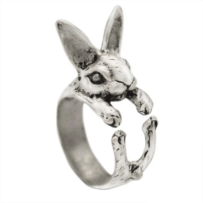 Descubra o encanto do Anel Gatinho Prata, uma joia única que combina o estilo Fashion com a sorte do Gatinho Encantador. Feito em Liga de Zinco de Alta Qualidade, este anel delicado e fofo é a escolha perfeita para mulheres que buscam um toque de Moda Elegante. Seja uma declaração de Estilo em todas as ocasiões.