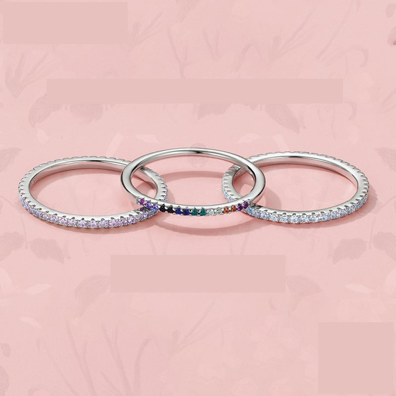 Descubra a elegância do Anel Prata 925 com Zircão. Design minimalista e brilho sem igual. Banhado a Platina, garante durabilidade e resistência. Perfeito para a mulher moderna que busca Joias de Alta Qualidade. O Anel Esterlina é mais que uma joia, é uma afirmação de estilo. Seja a sensação em qualquer evento.