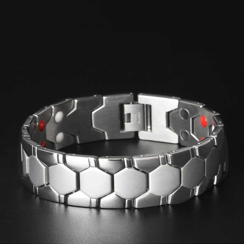 Descubra a Pulseira Magnética com Design de Dragão. Terapia Magnética e Moda Unissex combinadas em um Acessório. Beneficie-se do Magnetismo, Estilo Natural e Design Ergonômico. Feita de Liga Durável, a Pulseira oferece Conforto e Durabilidade.  Cores Versáteis: Preto, Prateado e Dourado. Elevando Estilo e Bem-Estar!